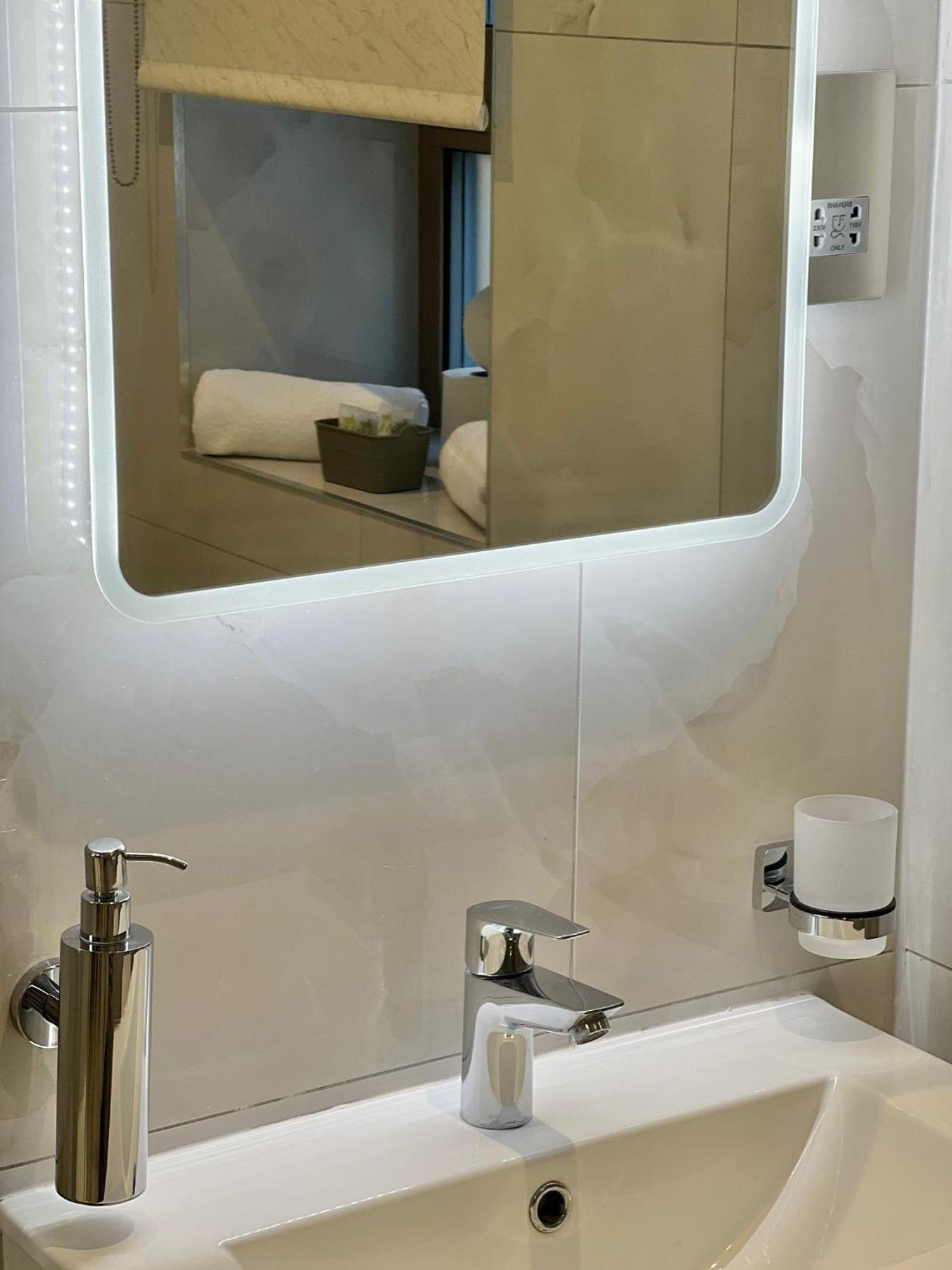 סלאו Kensington House By Solitaire Suites מראה חיצוני תמונה