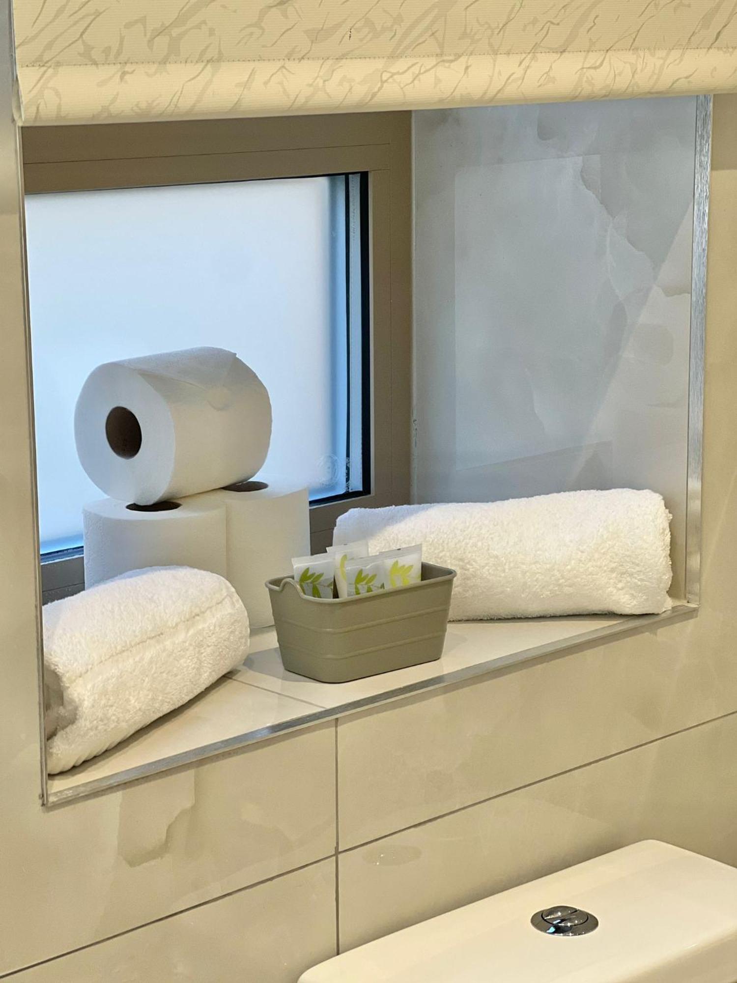 סלאו Kensington House By Solitaire Suites מראה חיצוני תמונה